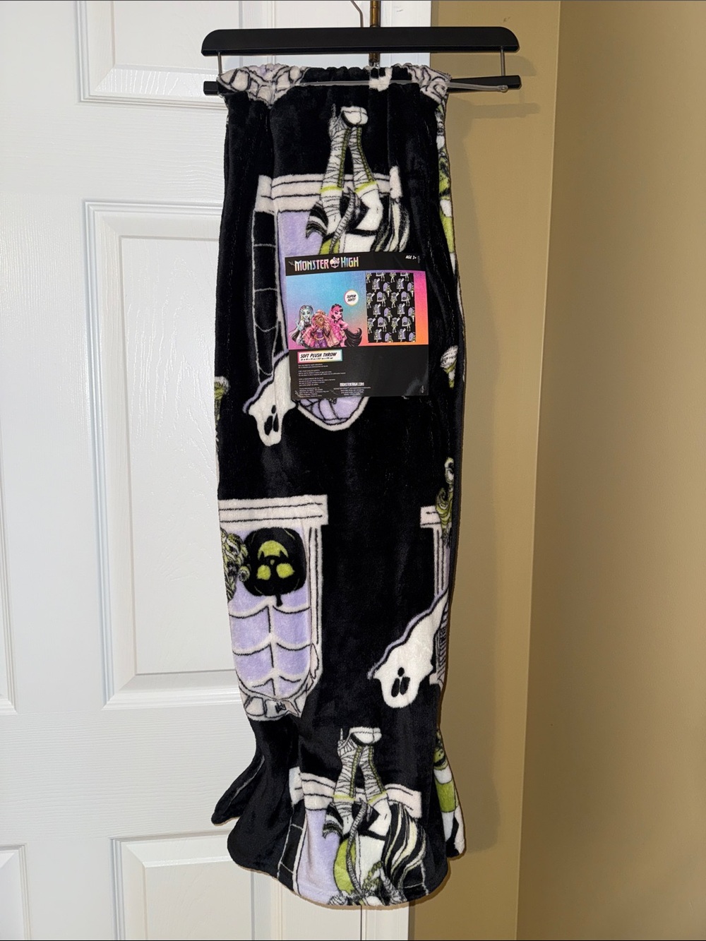 monster high Black Fleece blanket 50”x 70”